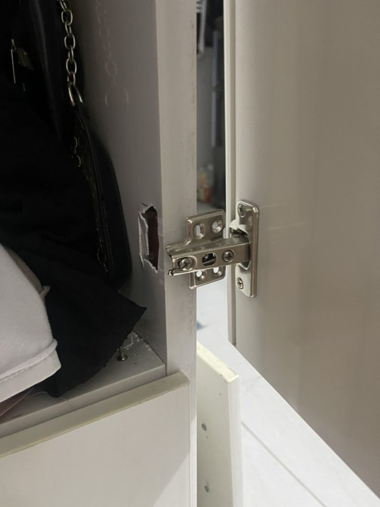 Sửa Tủ Nhựa Tại Nhà